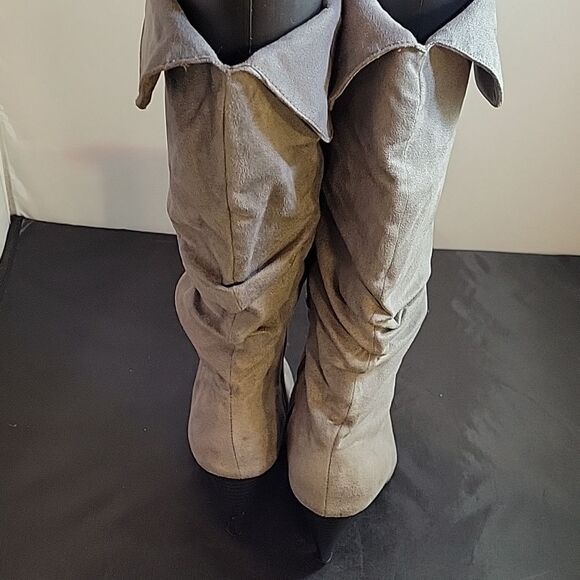 CHARLOTTE RUSSE LONG PLEATED ROUND TOE SOLID KNEE HIGH SLIP-ON BOOT - Picture 8 of 13